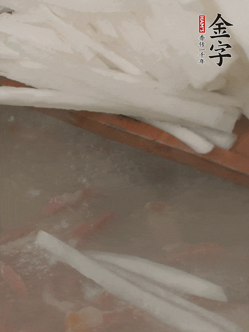 放蘿卜絲，燉5分鐘。