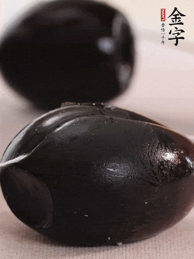 娃娃菜金針菇去跟洗凈，皮蛋改刀。