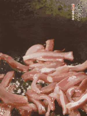 再放豌豆苗翻炒均勻。